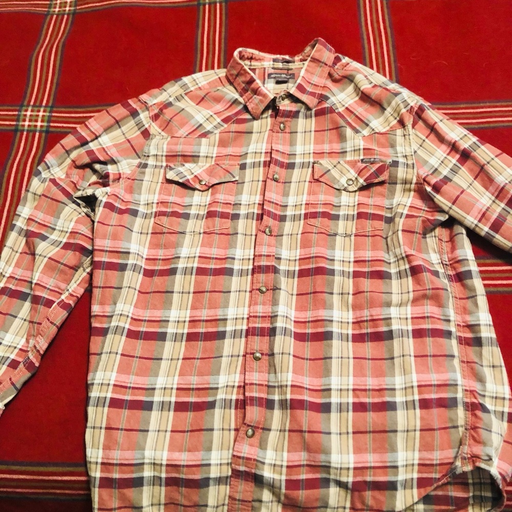 Eddie Bauer cotton flannel….Super soft!  Nicest flannel I own but sadly too big!